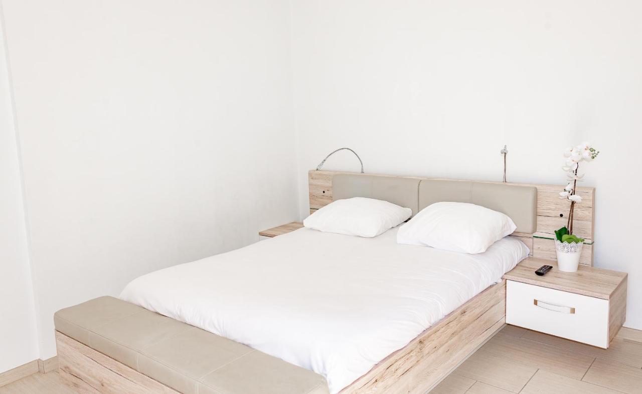 Hotel Et Appartements Reine D'Azur Roquebrune-Cap-Martin Dış mekan fotoğraf
