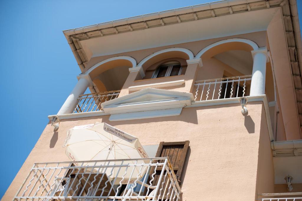 Hotel Et Appartements Reine D'Azur Roquebrune-Cap-Martin Dış mekan fotoğraf