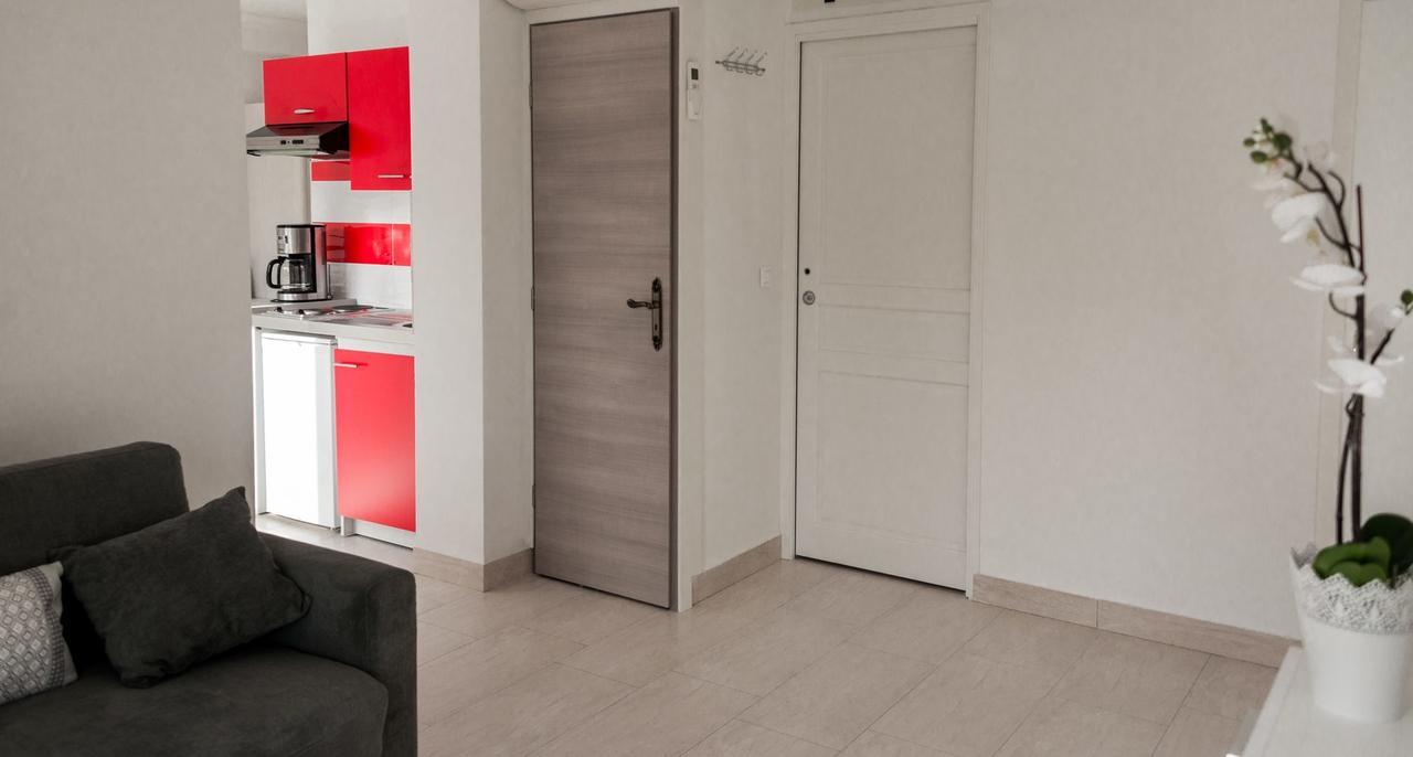Hotel Et Appartements Reine D'Azur Roquebrune-Cap-Martin Dış mekan fotoğraf