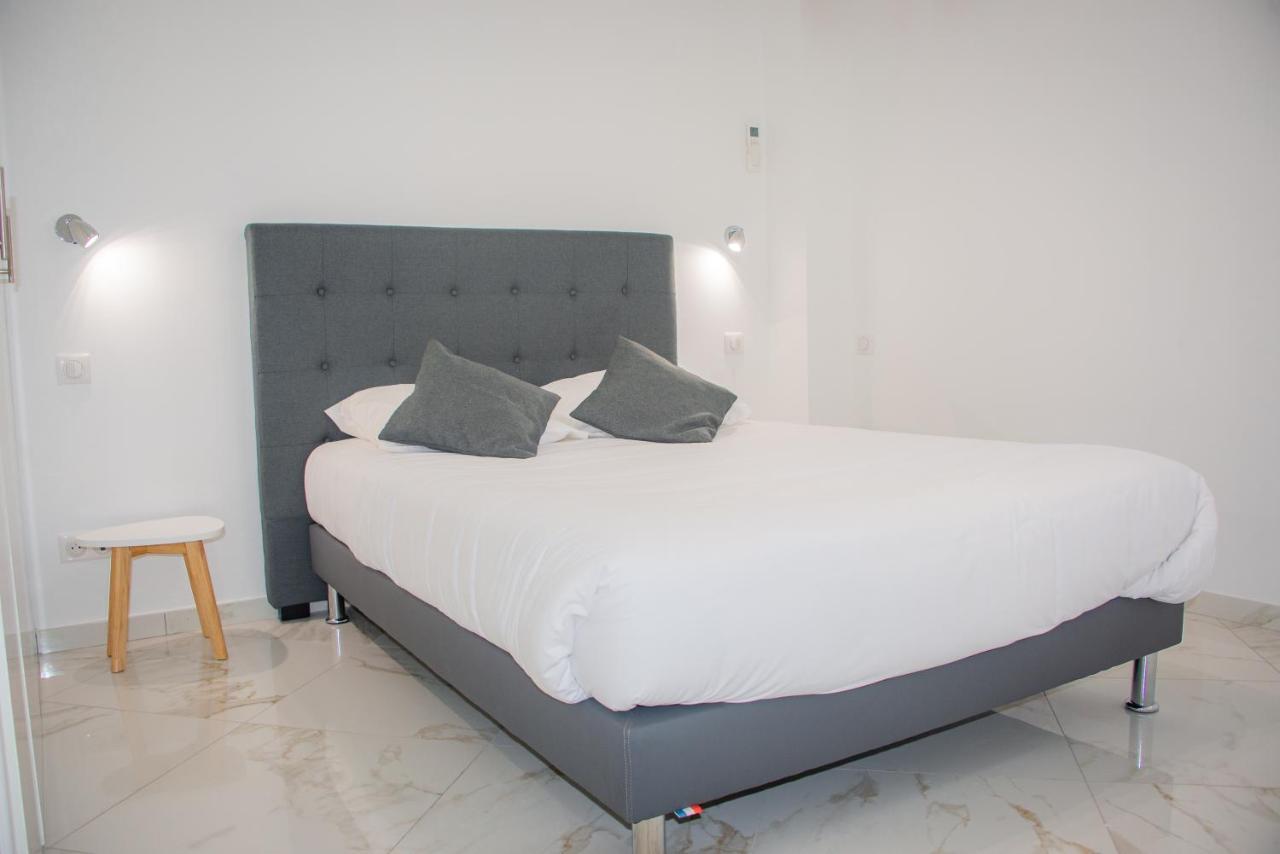 Hotel Et Appartements Reine D'Azur Roquebrune-Cap-Martin Dış mekan fotoğraf